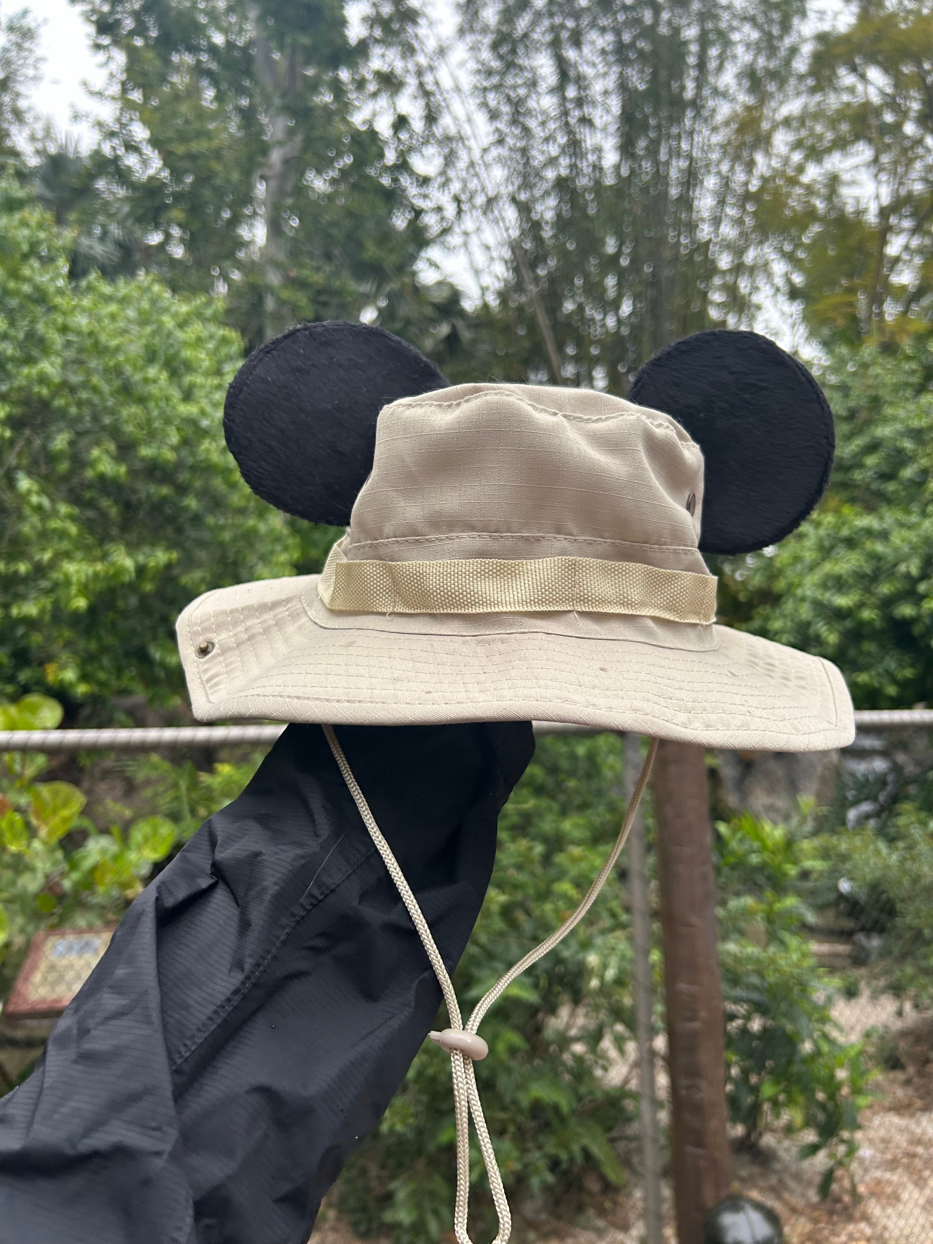 Safari hat